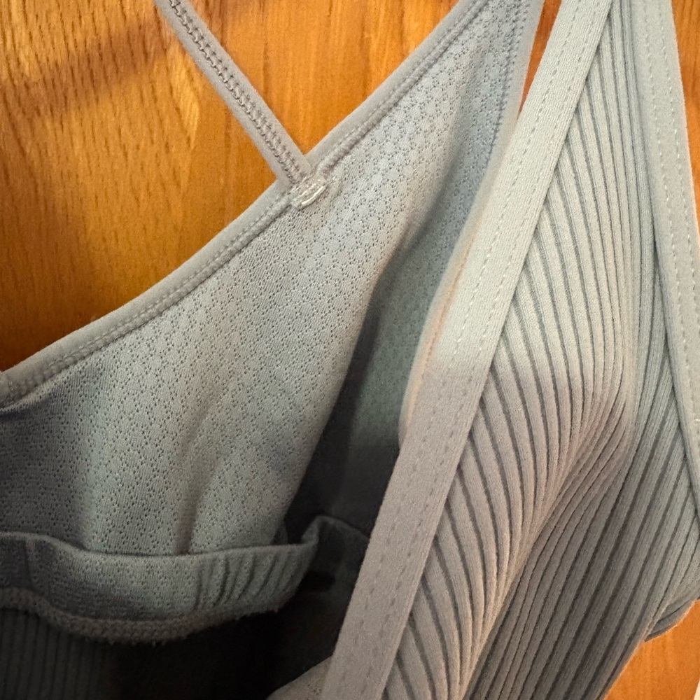 Vuori Light Blue Ribbed crop tank top with shelf bra L - Picture 5 of 8